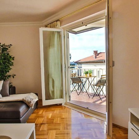 Apartment Gala With Balcony And Private Parking Porec Exterior photo