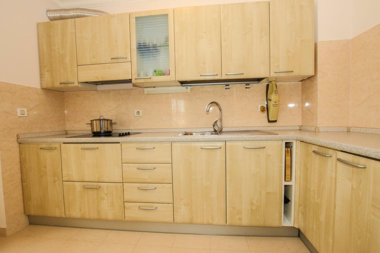 Apartment Gala With Balcony And Private Parking Porec Exterior photo